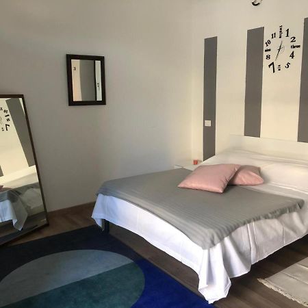 Monolocale Arredato Con Una Camera Appartement Parma Buitenkant foto
