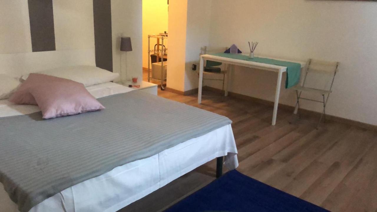Monolocale Arredato Con Una Camera Appartement Parma Buitenkant foto