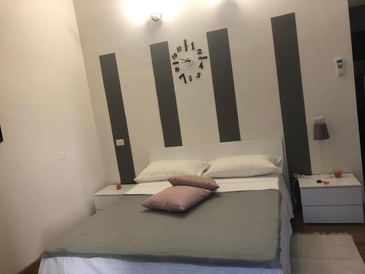Monolocale Arredato Con Una Camera Appartement Parma Buitenkant foto