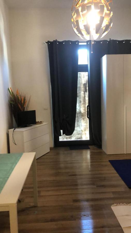 Monolocale Arredato Con Una Camera Appartement Parma Buitenkant foto