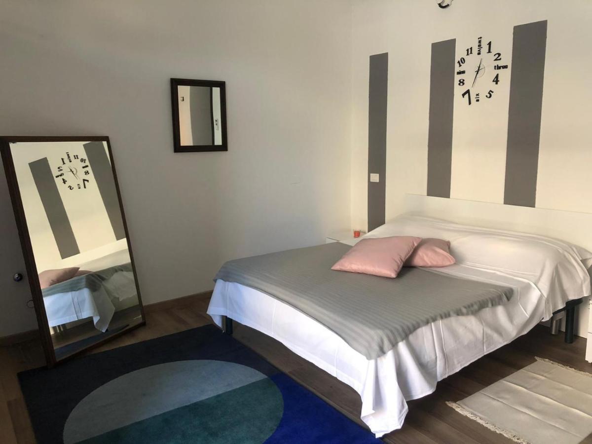 Monolocale Arredato Con Una Camera Appartement Parma Buitenkant foto