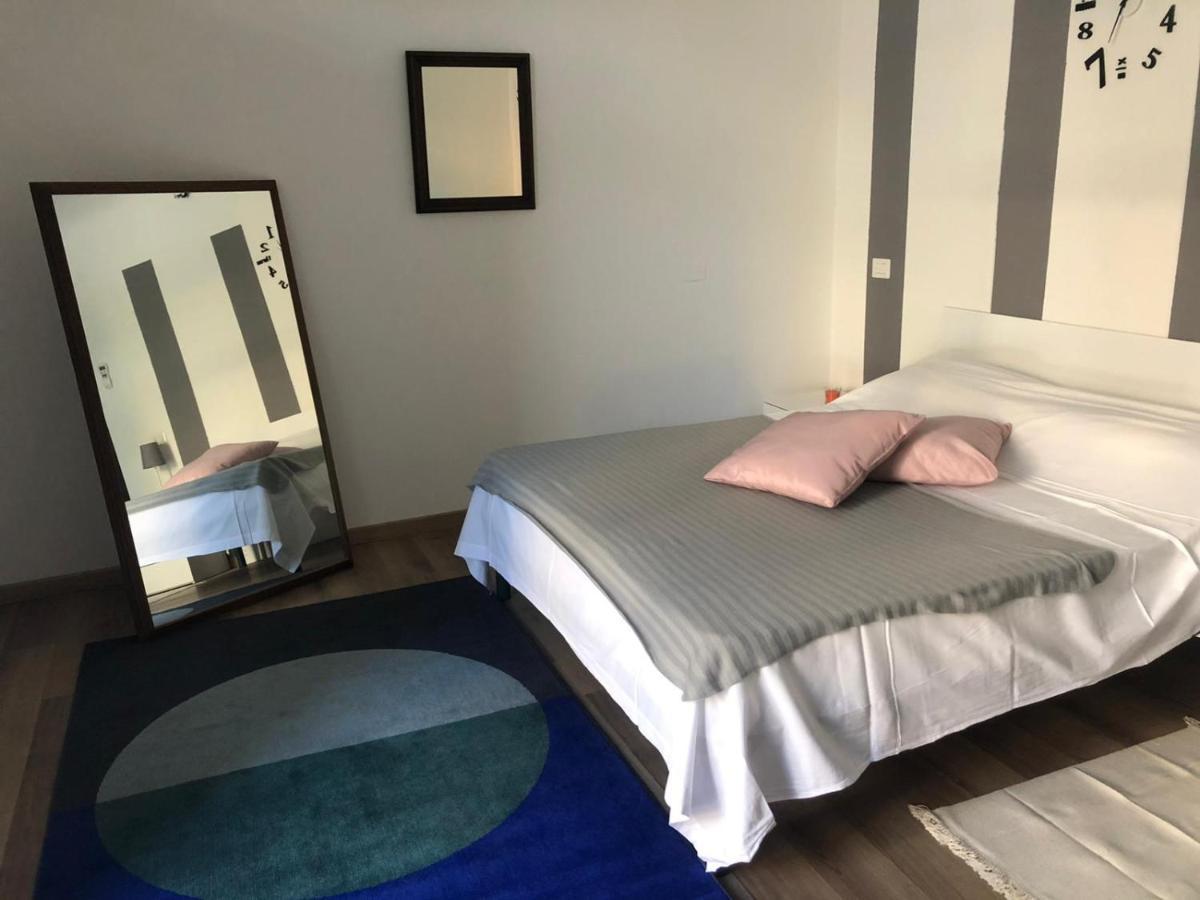 Monolocale Arredato Con Una Camera Appartement Parma Buitenkant foto